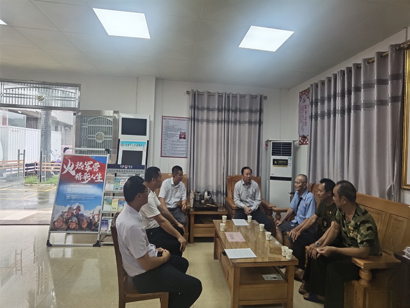 1721266194119430.jpg 周远亲切问候困难党员、老党员.jpg