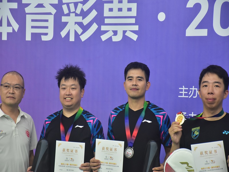 1729821959177161.jpg 附件3:梁志洋获B组男双亚军.jpg